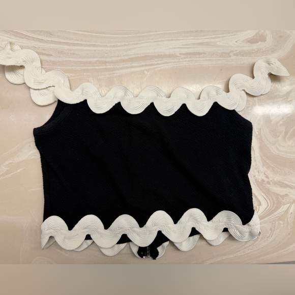 Anthropologie Maeve Black and White Scallop Ric Rac Trim Crop Top - Picture 2 of 6
